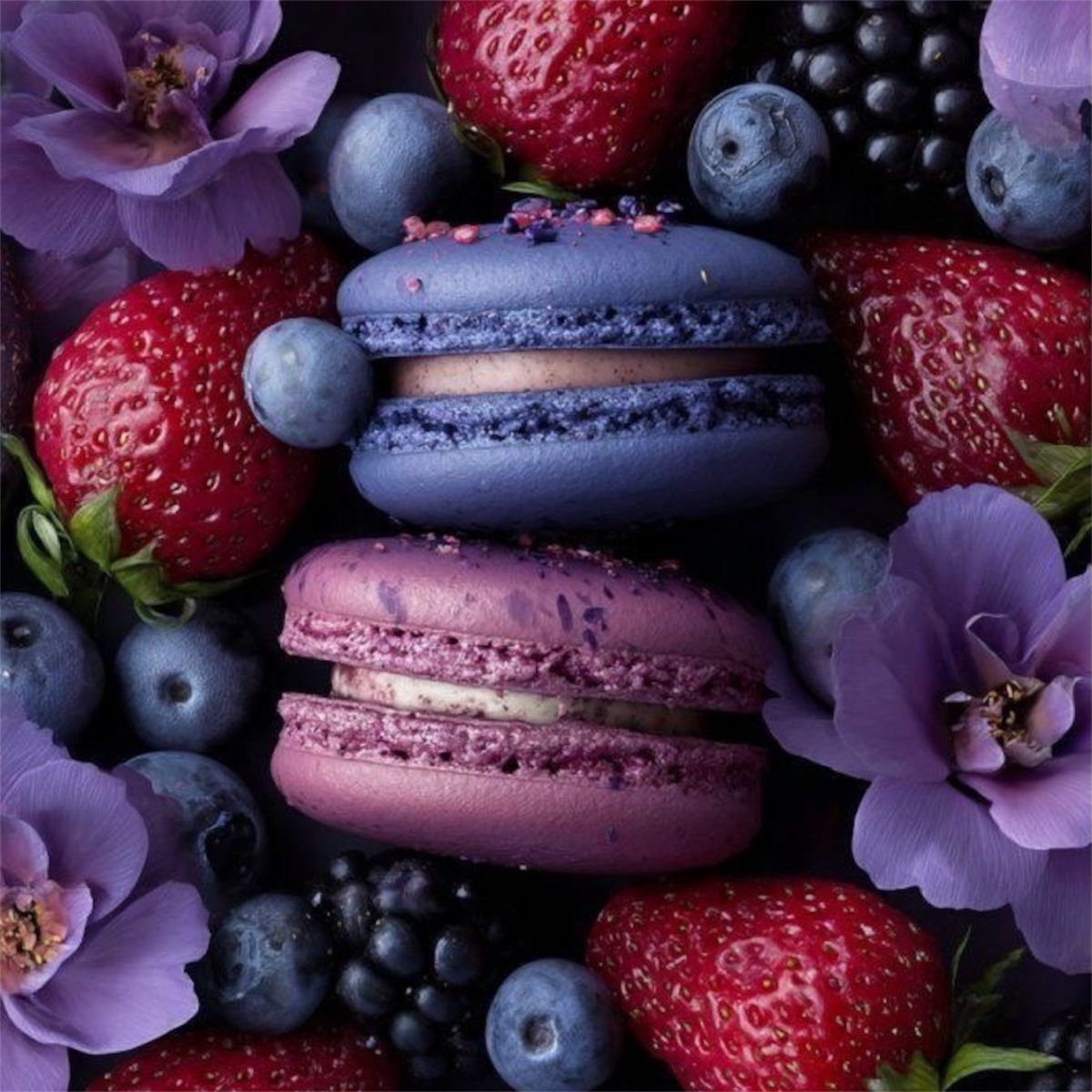 Box a cuore per San Valentino con 10 macaron frutti rossi